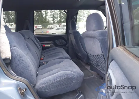 1995 Chevrolet Tahoe K1500 z USA, uszkodzony, nr VIN 1GNEK13K8SJ447375